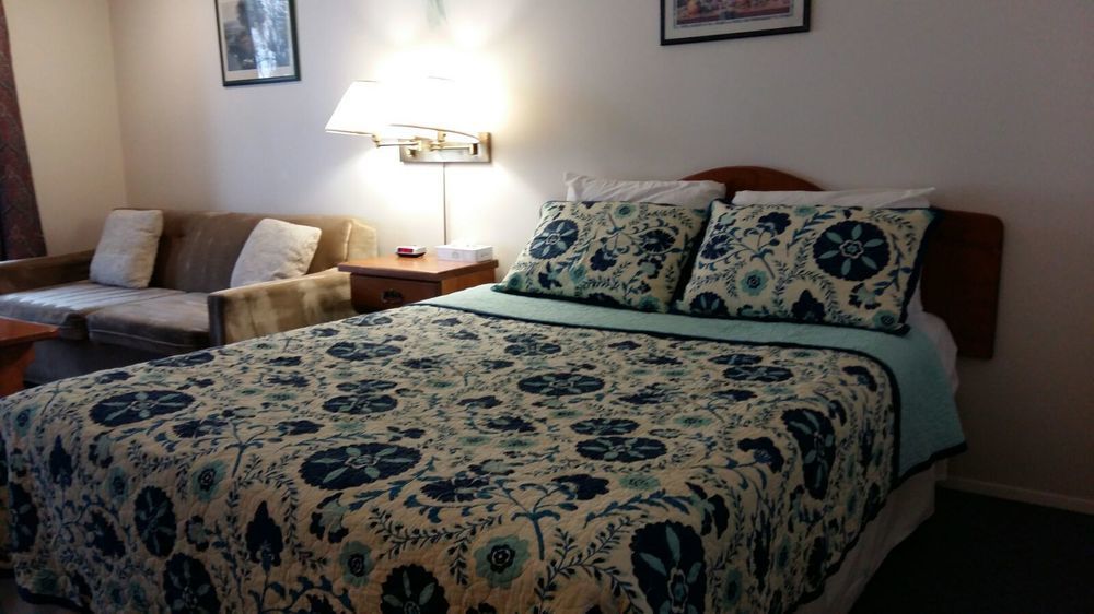 Chase Country Inn Экстерьер фото