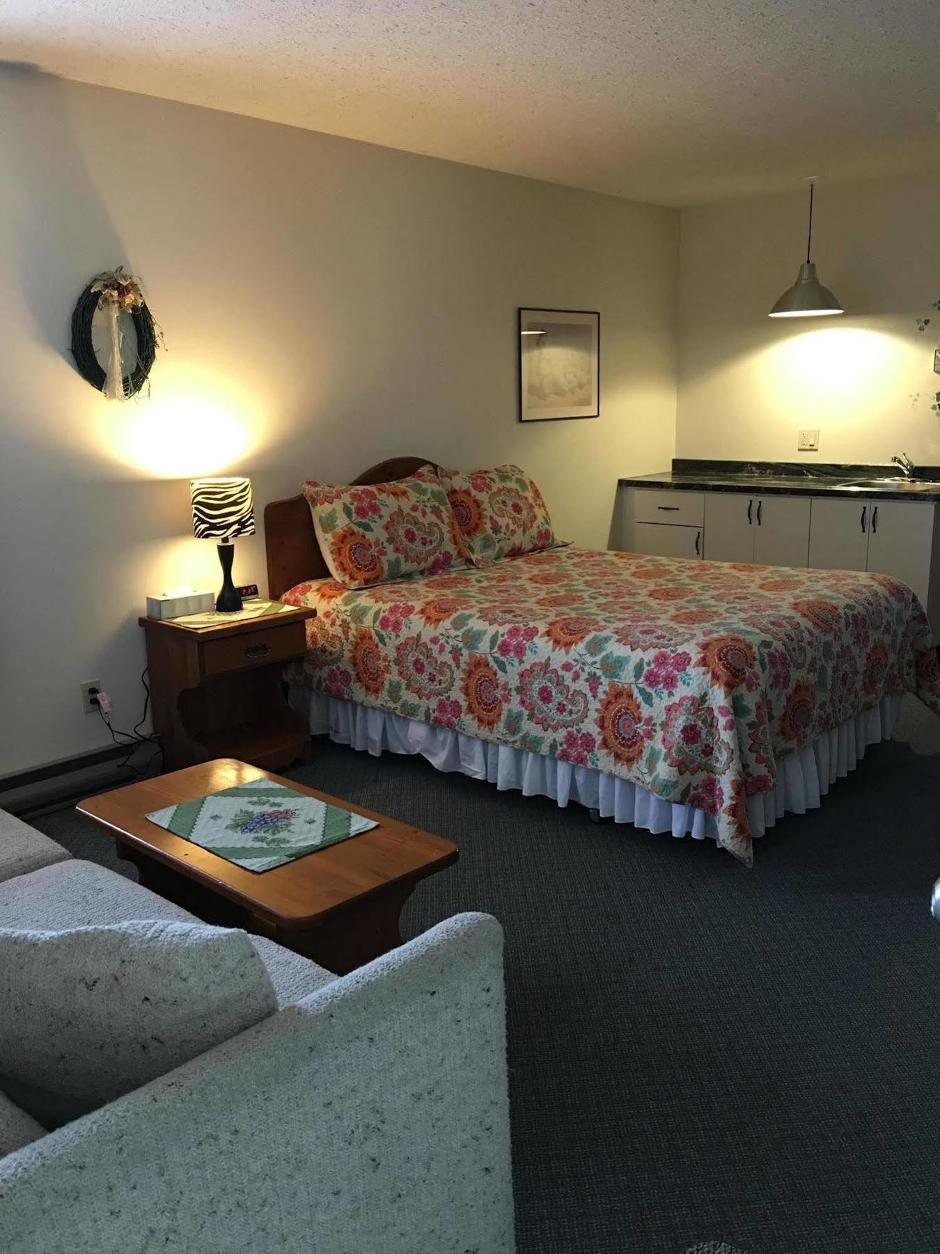 Chase Country Inn Экстерьер фото