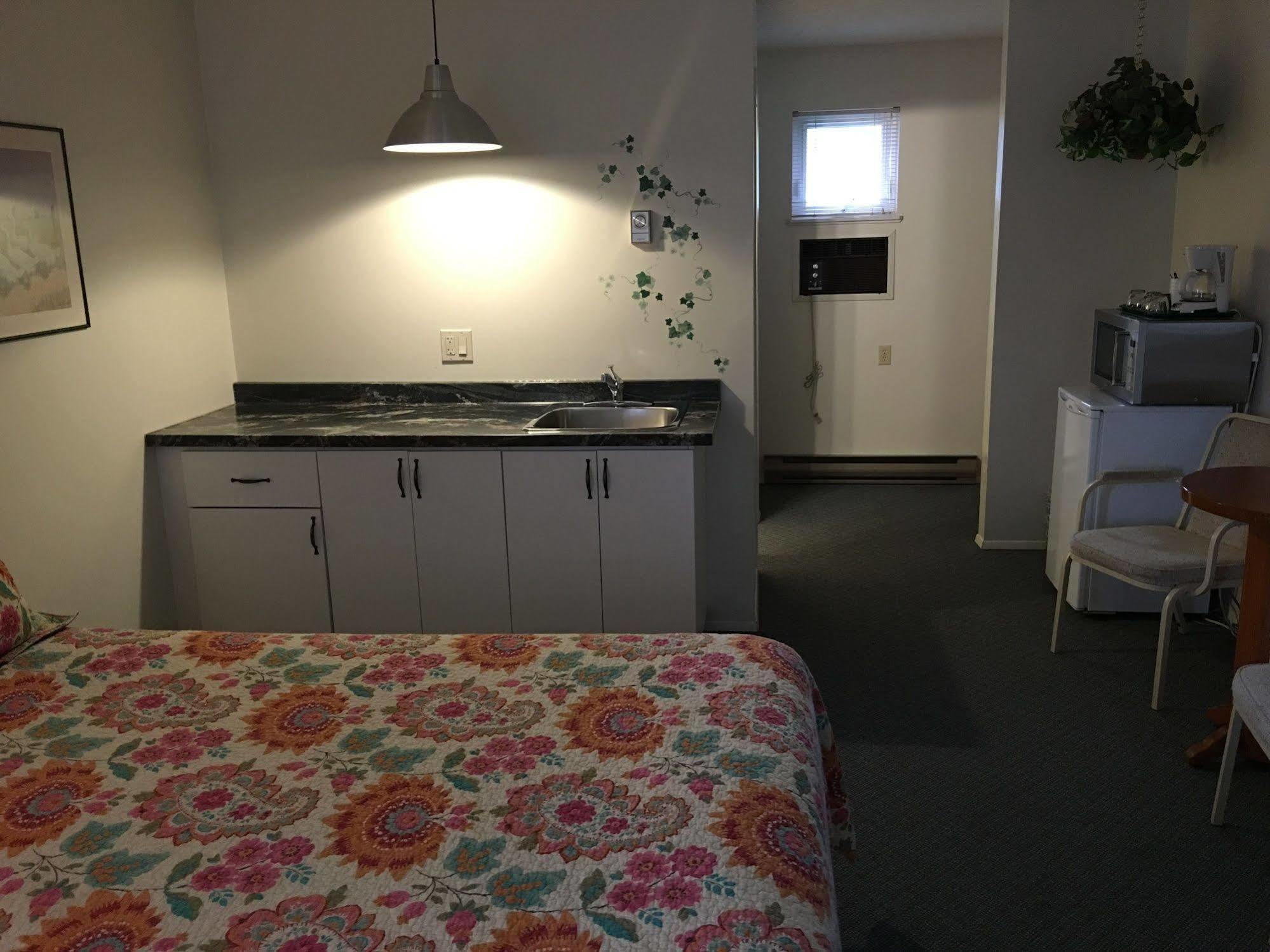 Chase Country Inn Экстерьер фото