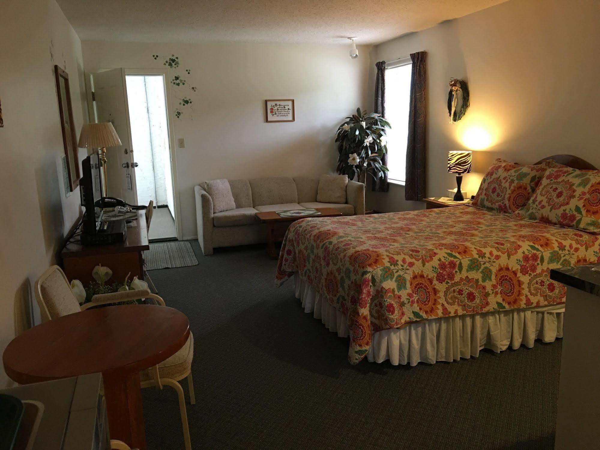 Chase Country Inn Экстерьер фото