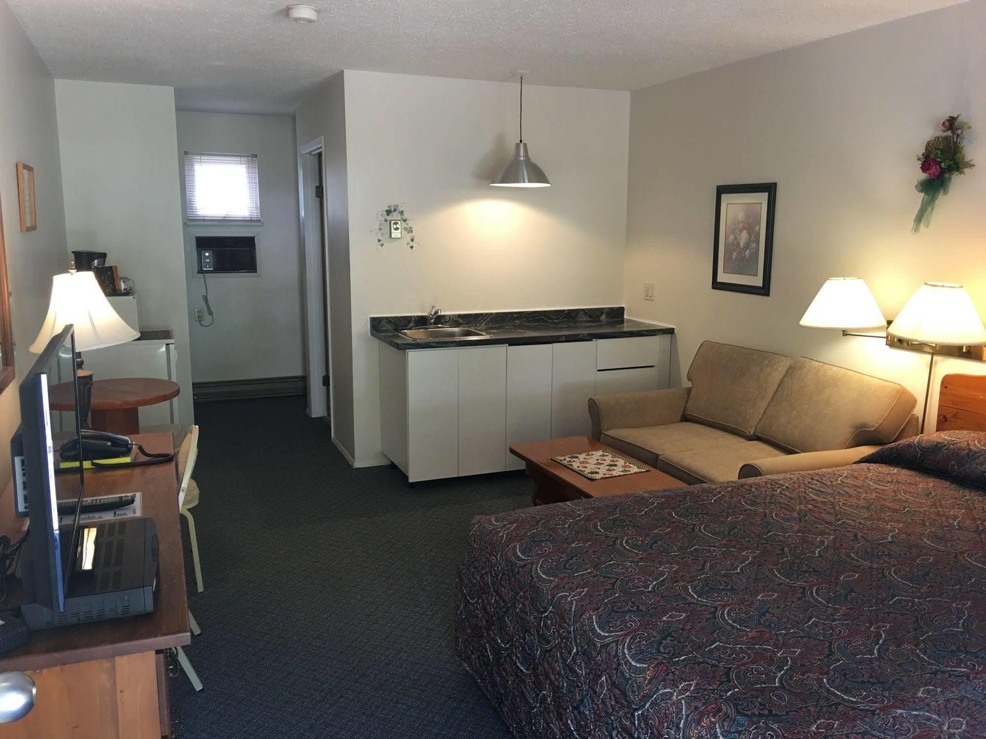Chase Country Inn Экстерьер фото