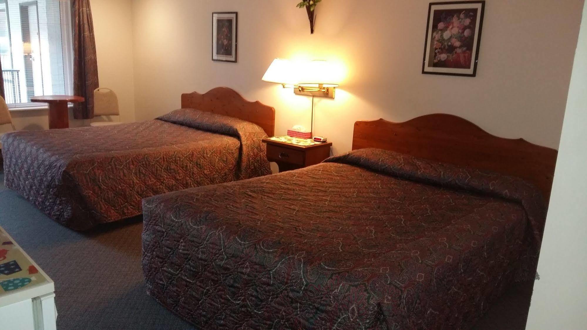 Chase Country Inn Экстерьер фото
