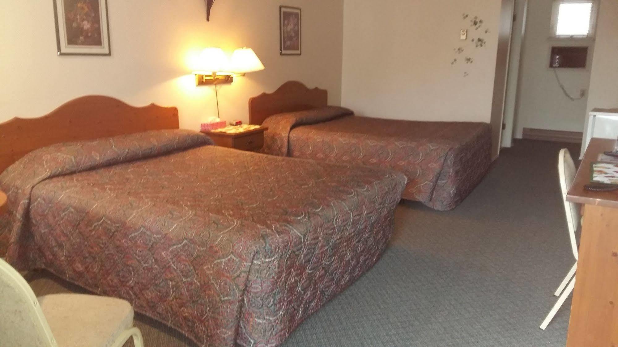 Chase Country Inn Экстерьер фото